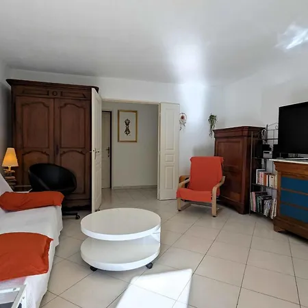 Apartment For 4 With Beautiful Garden Hyeres
