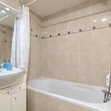 For 4 With Beautiful Garden Apartment *